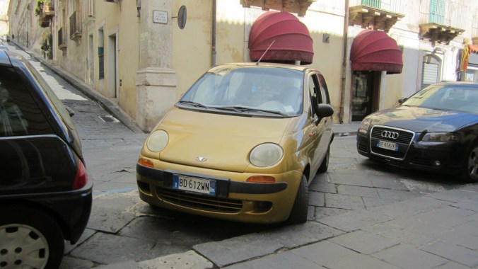 "Parallel" parking in Sicily